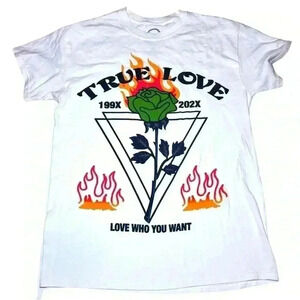 CVLA Womens True Love White Graphic Short Sleeve Shirt Size MEDIUM